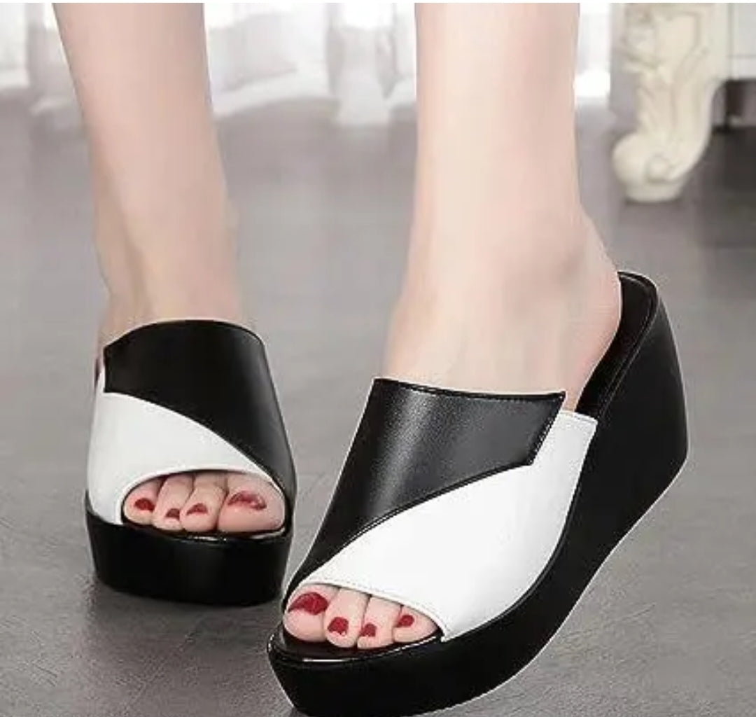 Sky-High Luxury Platform Slippers – Ultimate Elevation in Classic Black/White