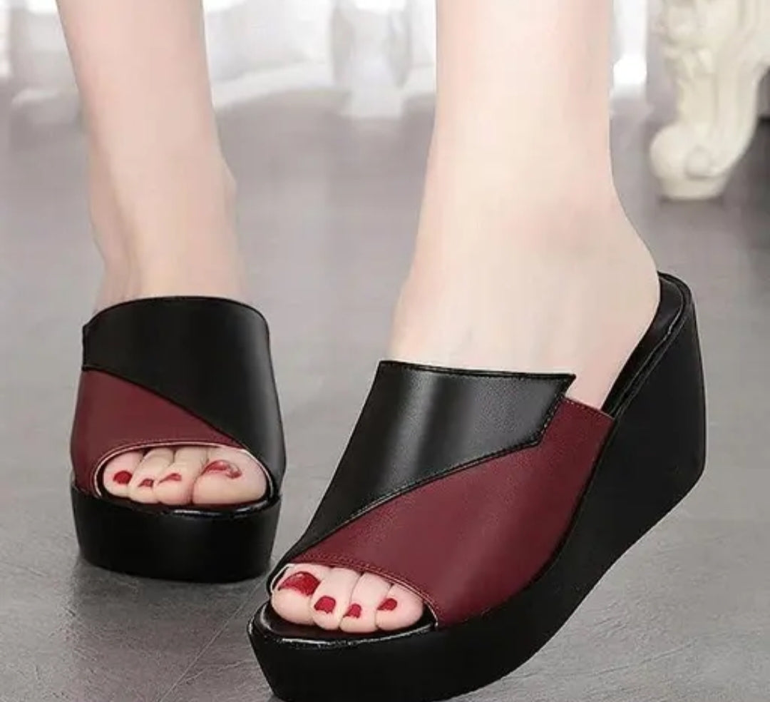 Sky-High Luxury Platform Slippers – Ultimate Elevation in Classic Black/White