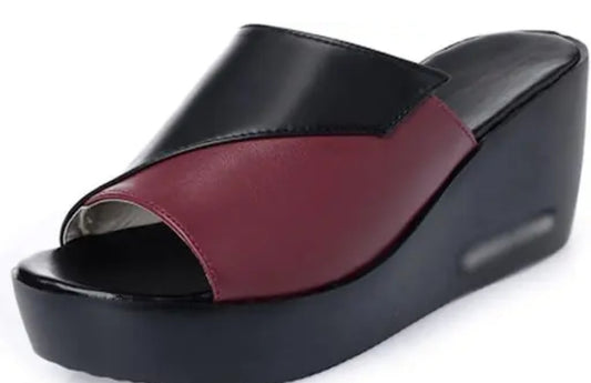 Sky-High Luxury Platform Slippers – Ultimate Elevation in Classic Black/White
