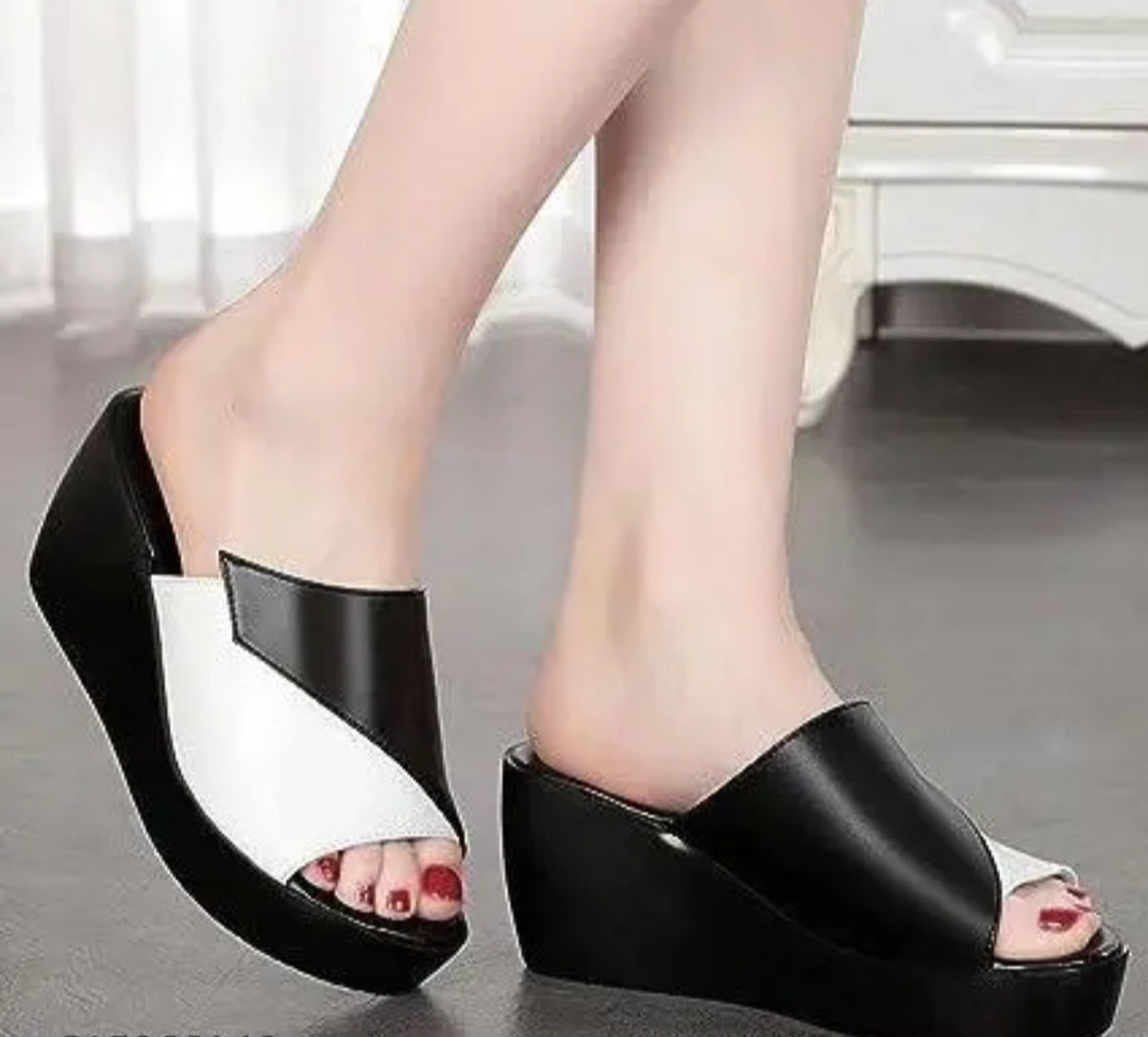 Sky-High Luxury Platform Slippers – Ultimate Elevation in Classic Black/White